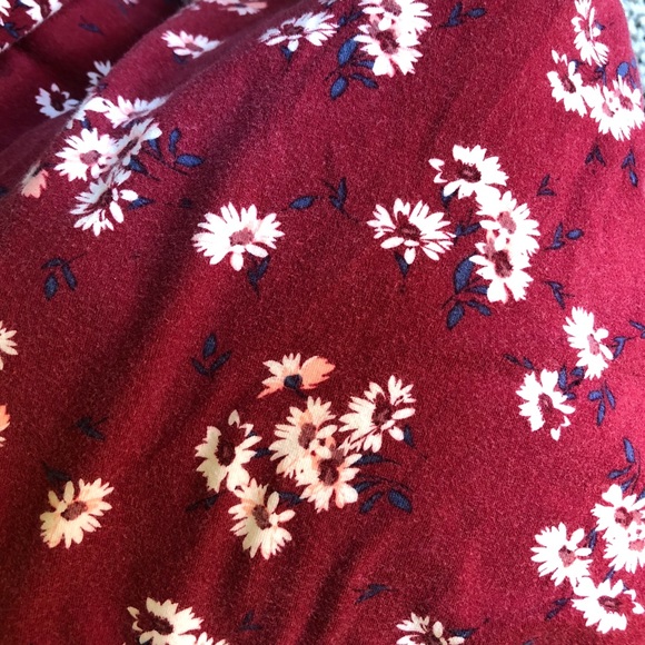 Maroon floral skater skirt  🌺 - Picture 4 of 5